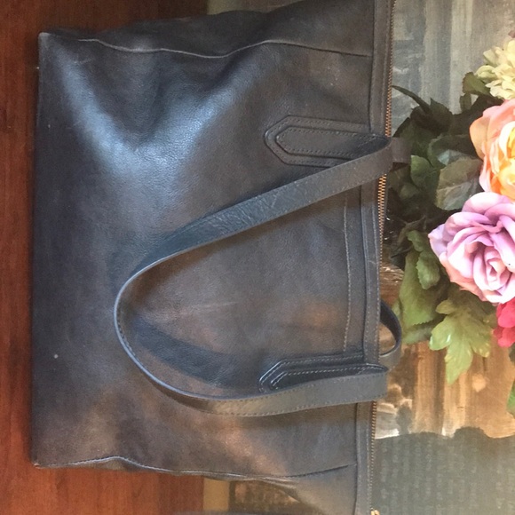 Fossil Leather Navy Tote - Picture 2 of 6